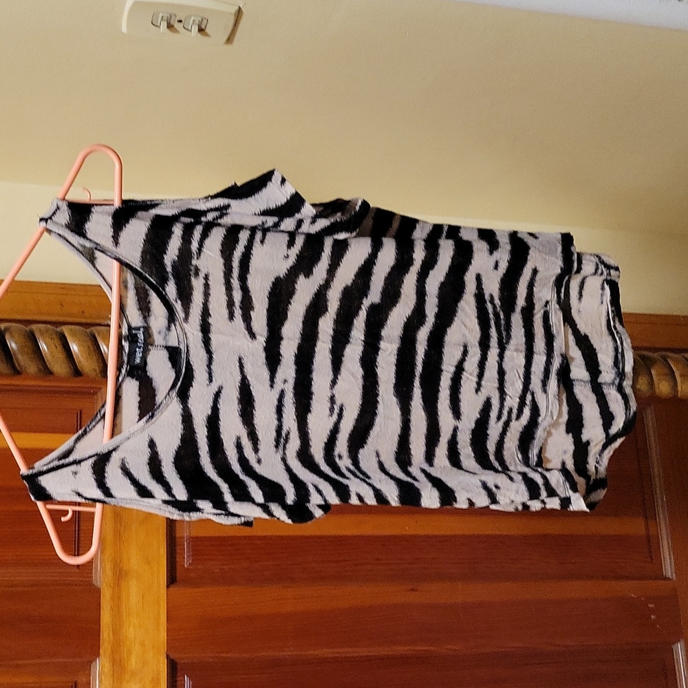 Wet Seal off shoulder sleave. Size S. Tan and black color.